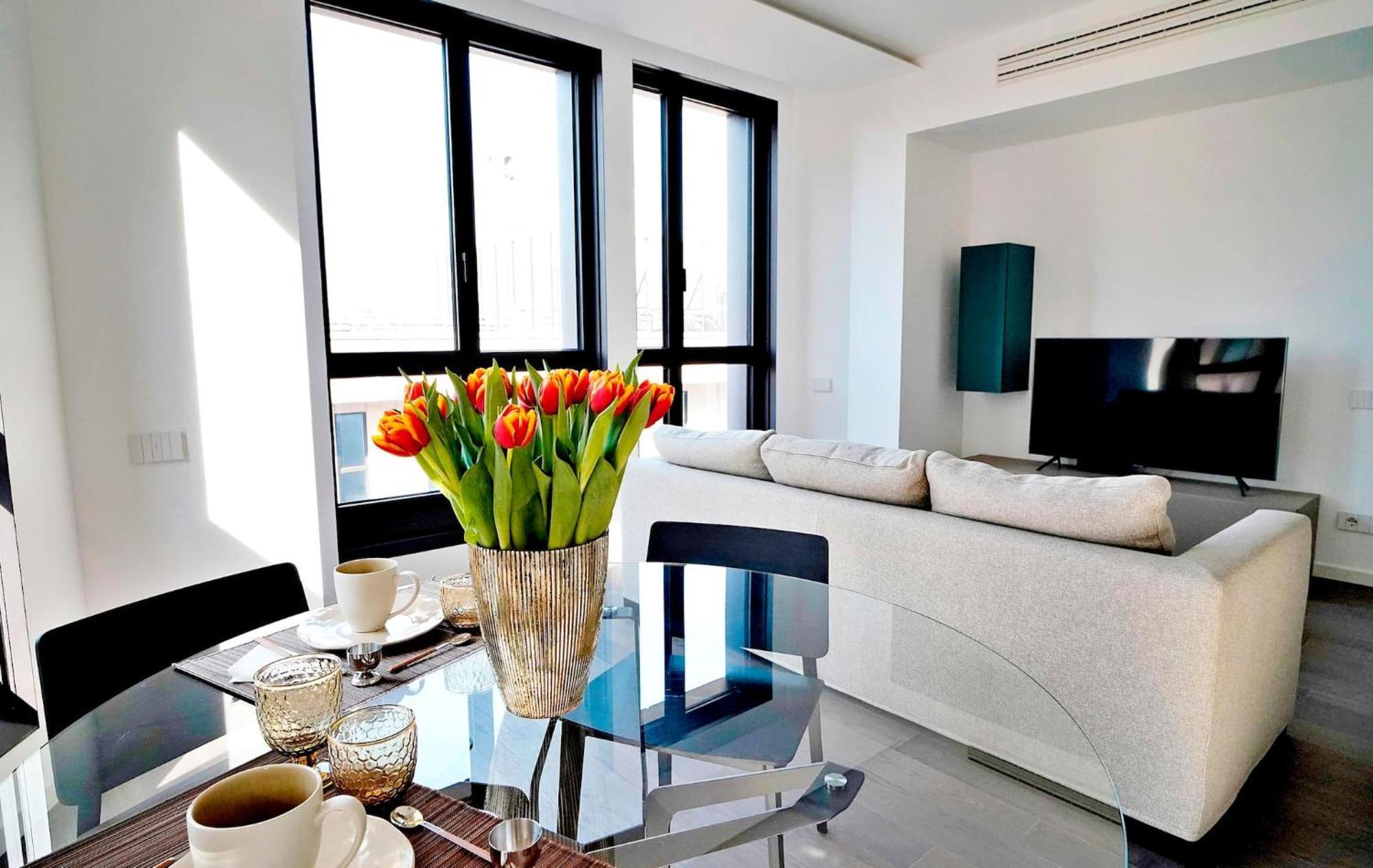 San Babila Central Tower With Panoramic Terrace Overlooking Duomo By Rentopolis Milan Bagian luar foto