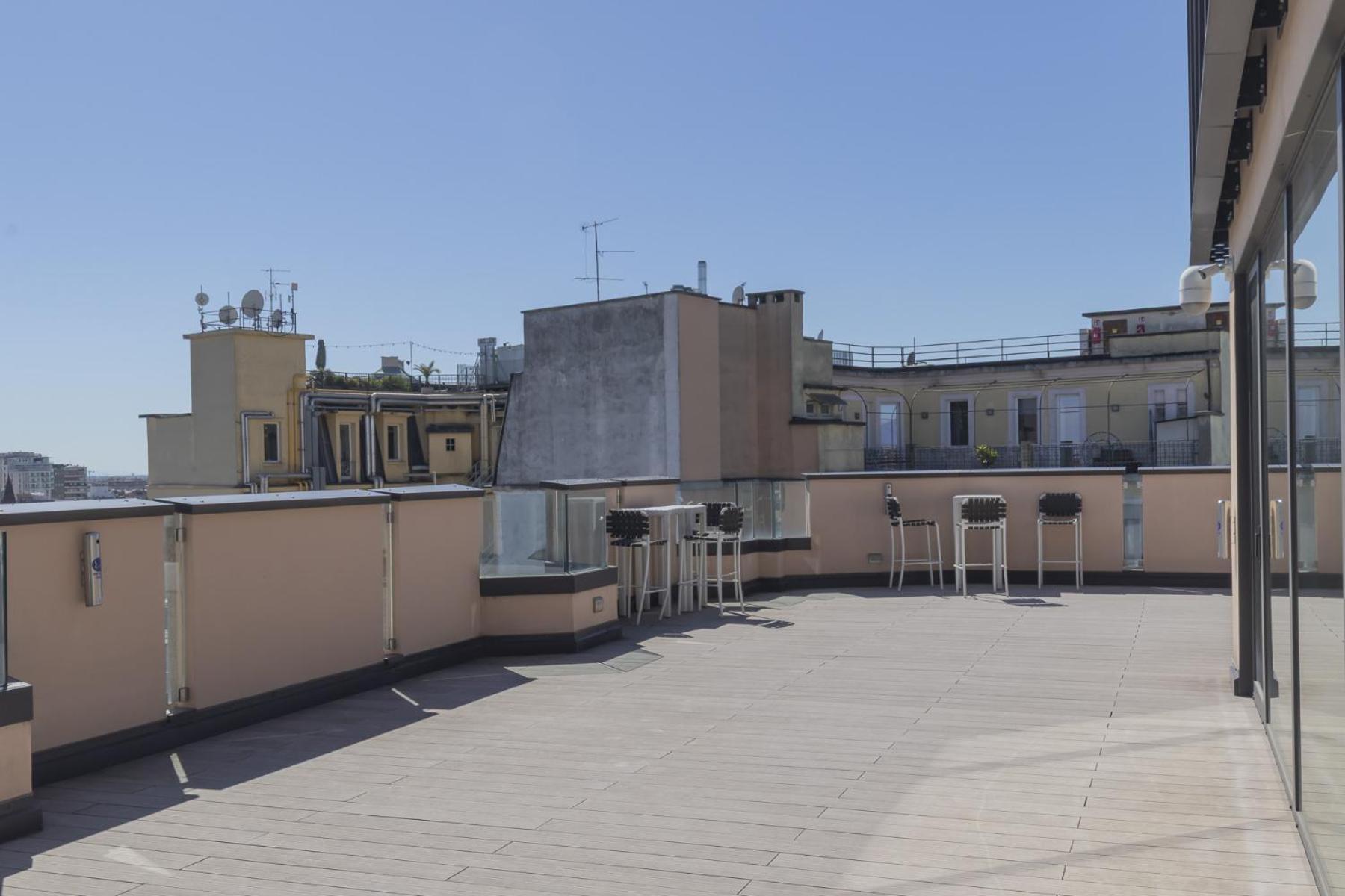 San Babila Central Tower With Panoramic Terrace Overlooking Duomo By Rentopolis Milan Bagian luar foto